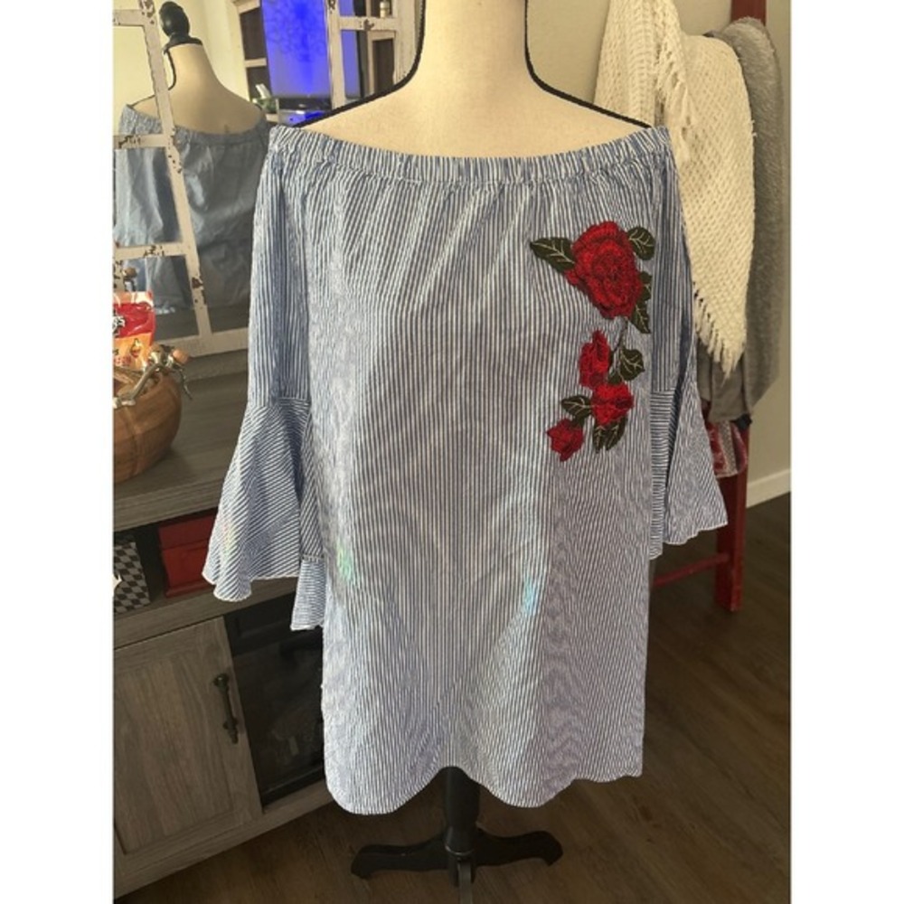 Truth NYC dress size m floral striped‎ blue white off shoulder